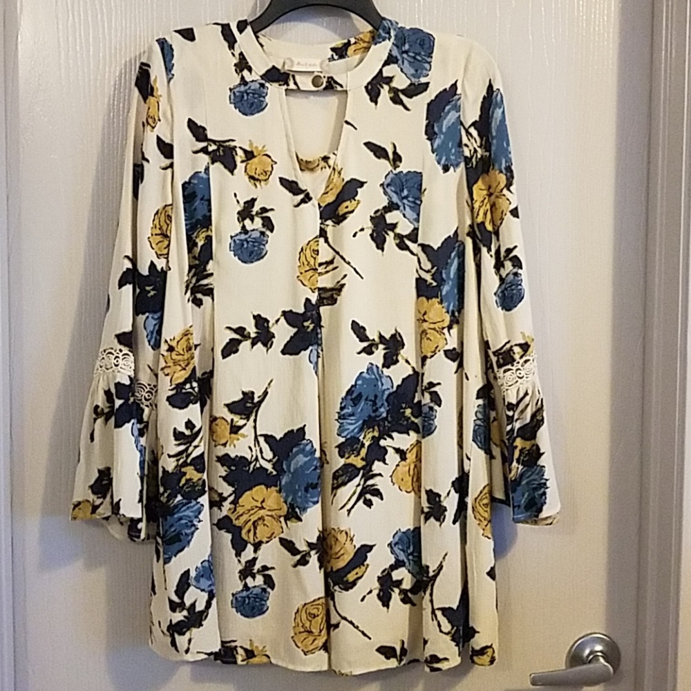 NEW Altar'd State Blouse Gorgeous = NEW